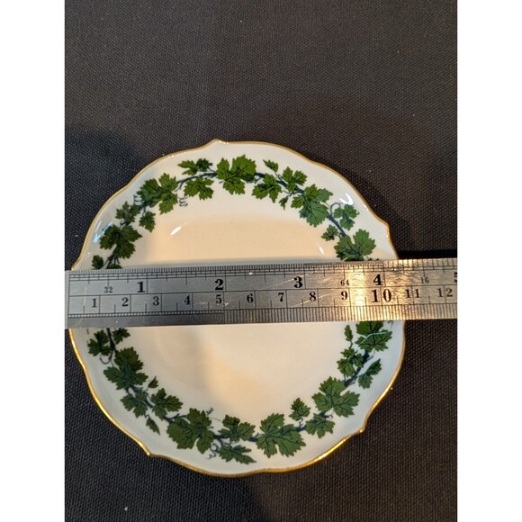 Pair Meissen Green Ivy Small Scalloped Dishes Late 19th Century – First Quality - Picture 8 of 9